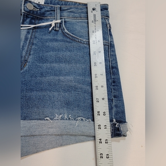 JUST BLACK DENIM Size Medium women's blue denim unfinished hem cuffed shorts - Picture 4 of 13